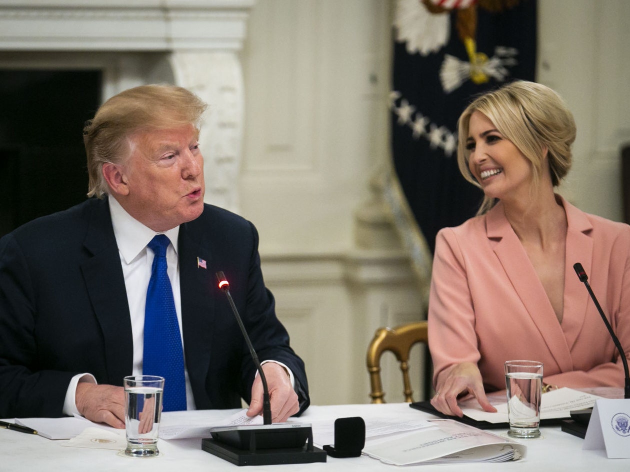 Дочь Билла Клинтона рассказала, почему перестала дружить с Иванкой Трамп