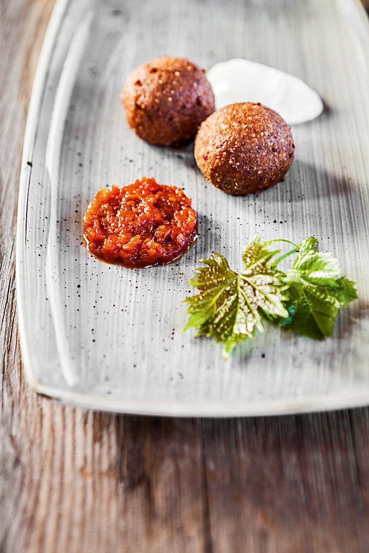 В ресторане Seki при отеле Argos in Cappadocia готовят местное к примеру мясные тефтели с томатным соусом.