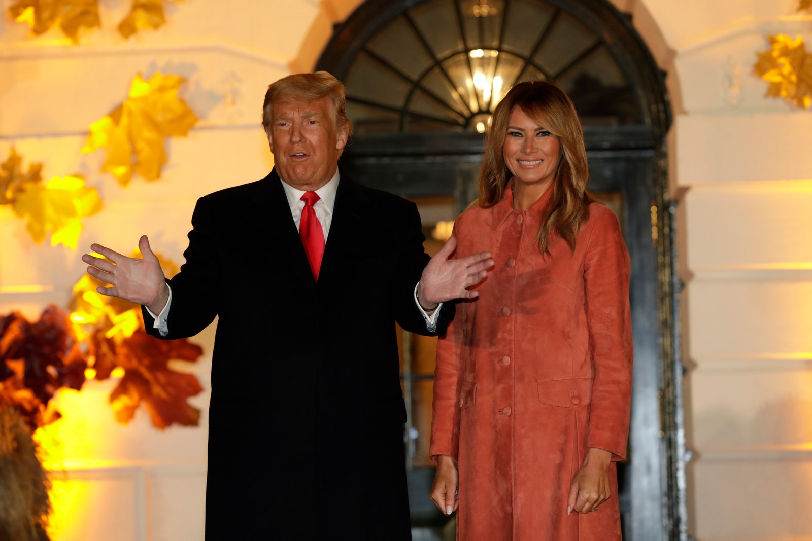 На празднование Хэллоуина в Белый дом пришли маленькие двойники Дональда и Мелании Трамп