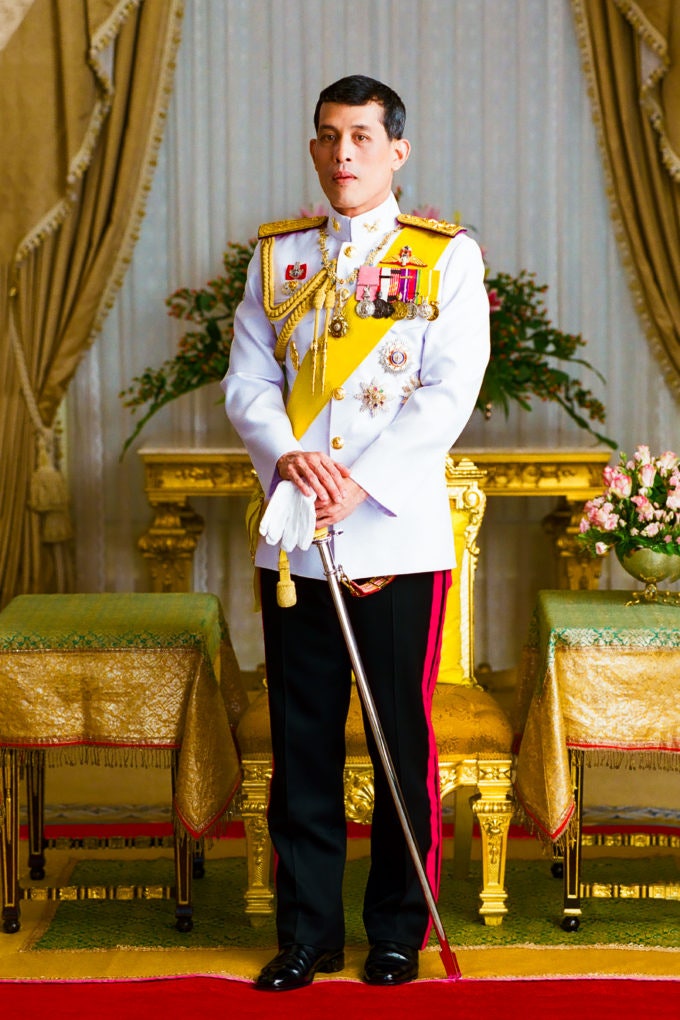 Король Таиланда помиловал свою наложницу освободив ее из тюрьмы
