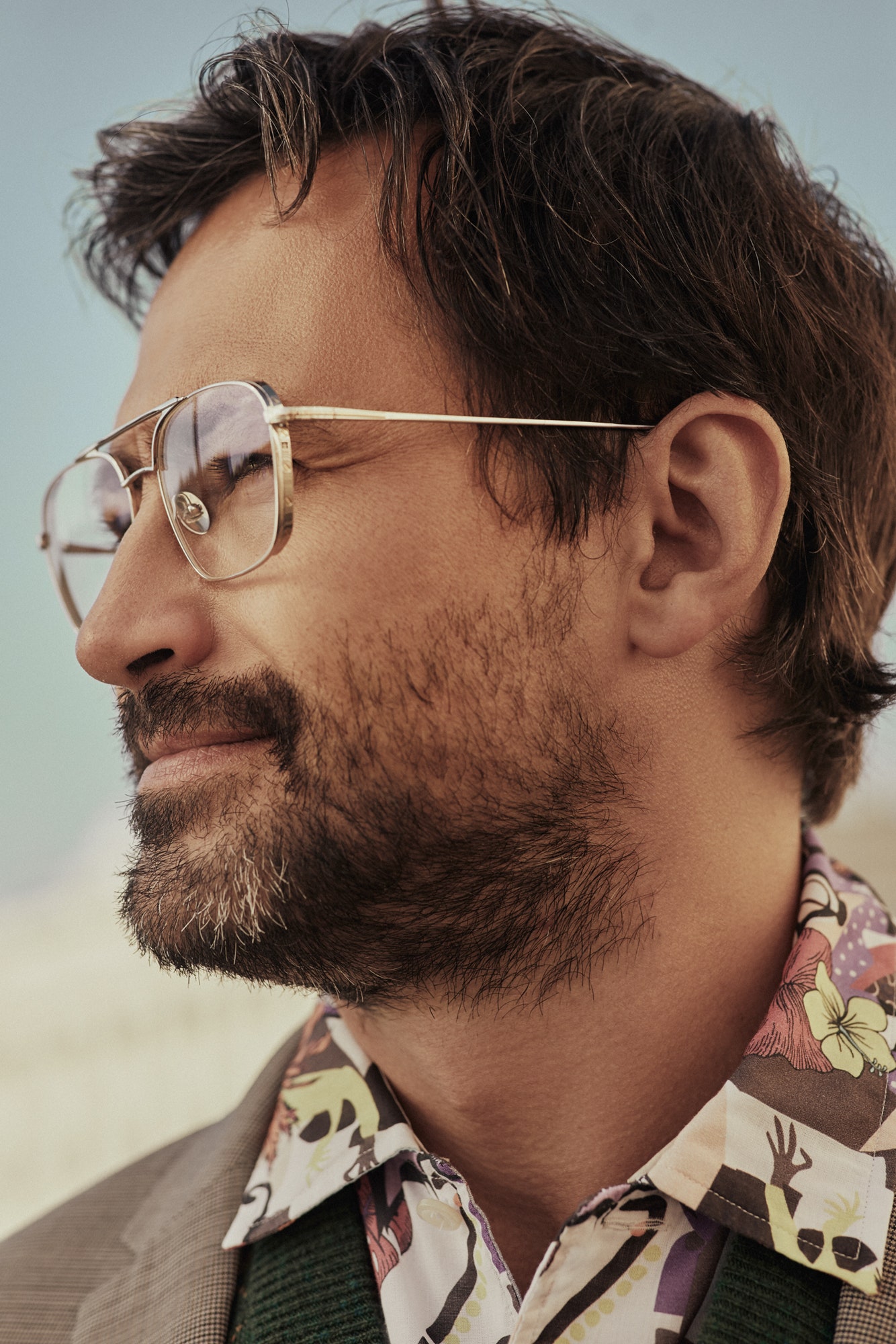 Пиджак из шерсти и поли­эстера Neil Barrett шерстяной жилет Gucci хлопковая рубашка Eton очки в металлической оправе...