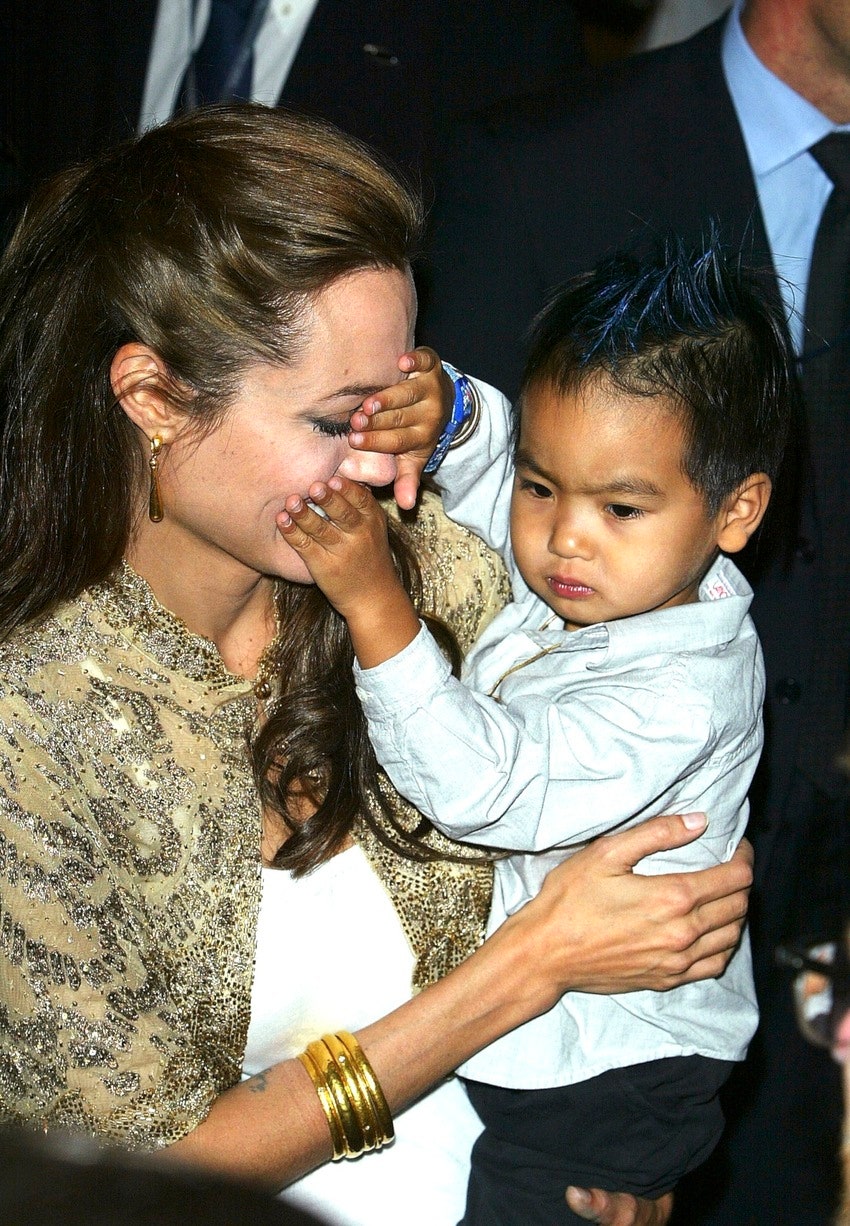 Анджелина Джоли в жизни фото актрисы с Брэдом Питтом с детьми и на красных дорожках