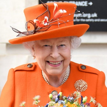 Елизавета II не вернется в Лондон до конца года