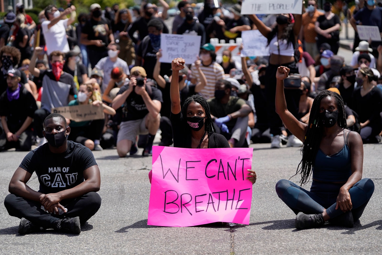 BlackLivesMatter демонстрации против полицейского произвола в США и уличные погромы