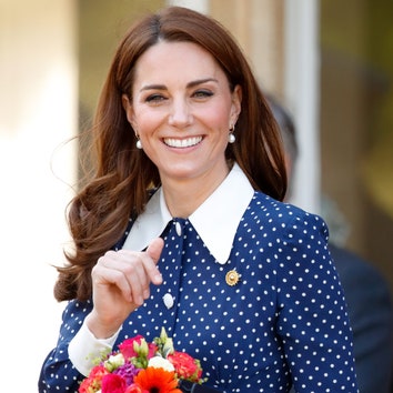 Кейт Миддлтон разослала поклонникам королевской семьи открытки с принцем Луи