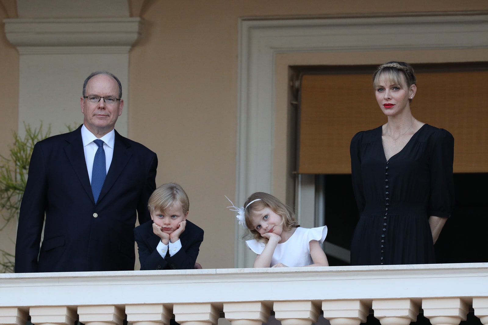 Князь Альбер II и княгиня Шарлен с детьми приняли участие в национальном празднике