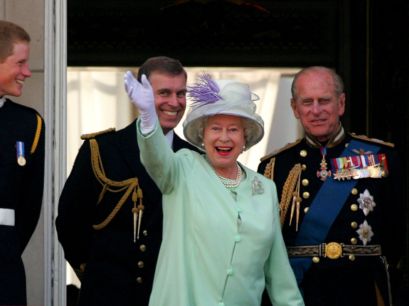 Традиционный парад Trooping the Colour в честь дня рождения Елизаветы II все же состоится