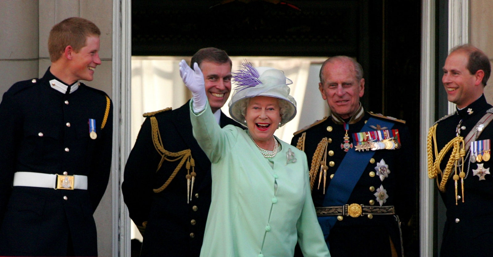 Традиционный парад Trooping the Colour в честь дня рождения Елизаветы II все же состоится