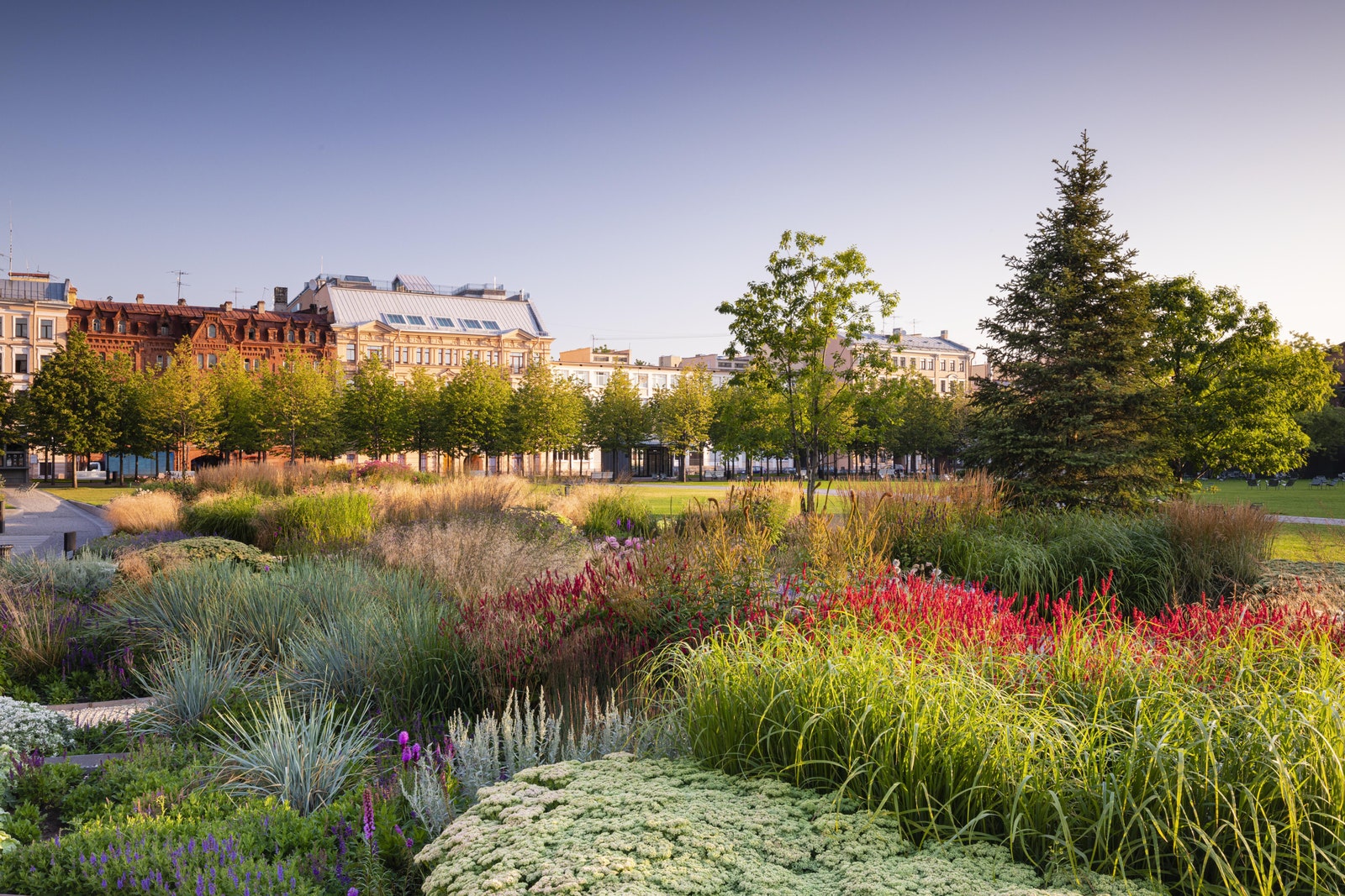 Новая Голландия в СанктПетербурге лучше места чтобы разбить сад в стиле Пита Удольфа было не найти. Красочные массивы...