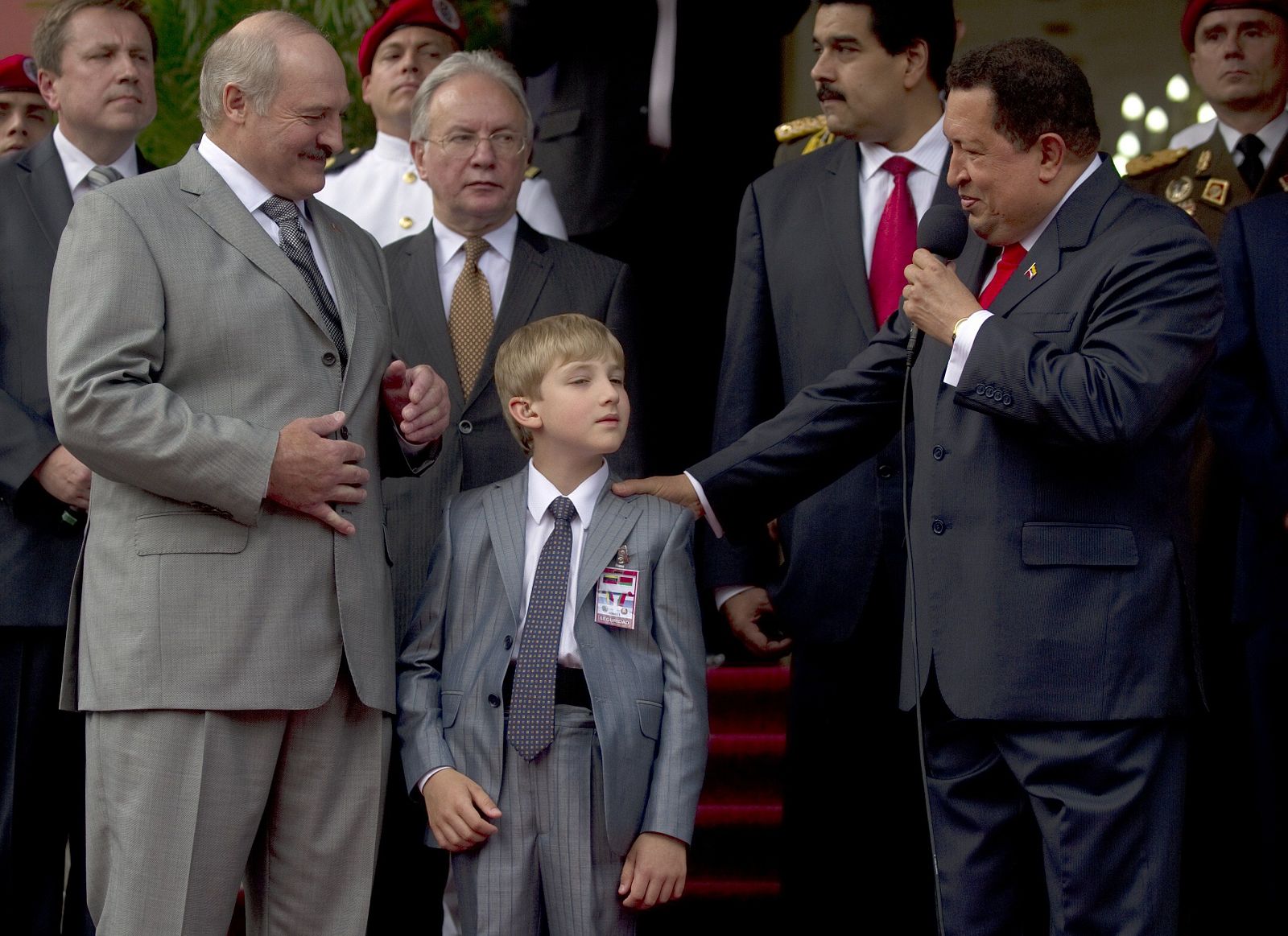 Александр Лукашенко с сыном Николаем и Уго Чавес