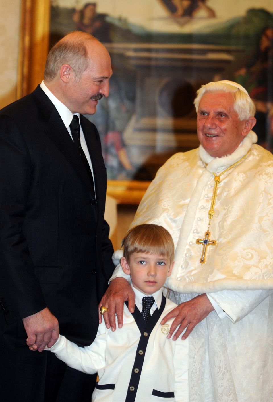 Александр Лукашенко с сыном Николаем на встрече с папой Римским Бенедиктом XVI