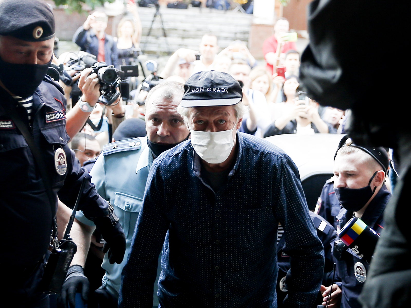Михаил Ефремов приговорен к восьми годам колонии общего режима