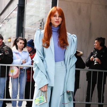 Плюшевые шубы, кожаные пальто и другие тренды стритстайла Недели моды в Нью-Йорке