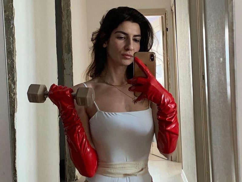 Фэшн-директор Tatler Рената Харькова &- о том, что на карантине уже надоело даже жаловаться на то, что все надоело