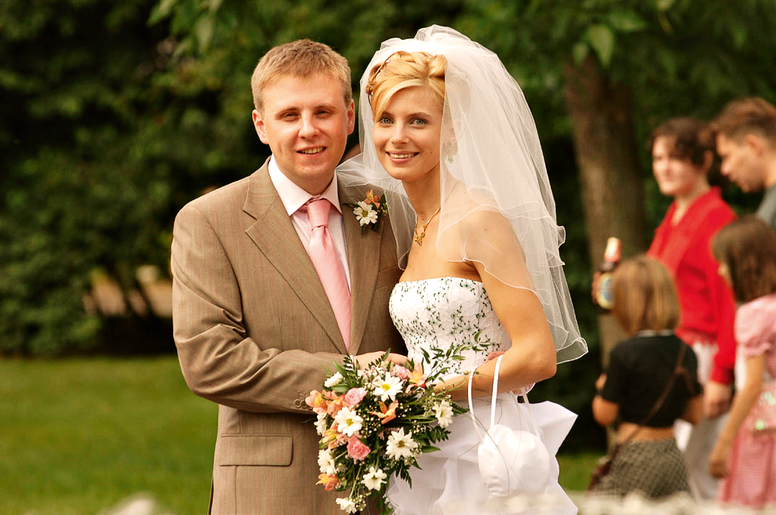 На свадьбе у Тушинского загса в Москве 2005.