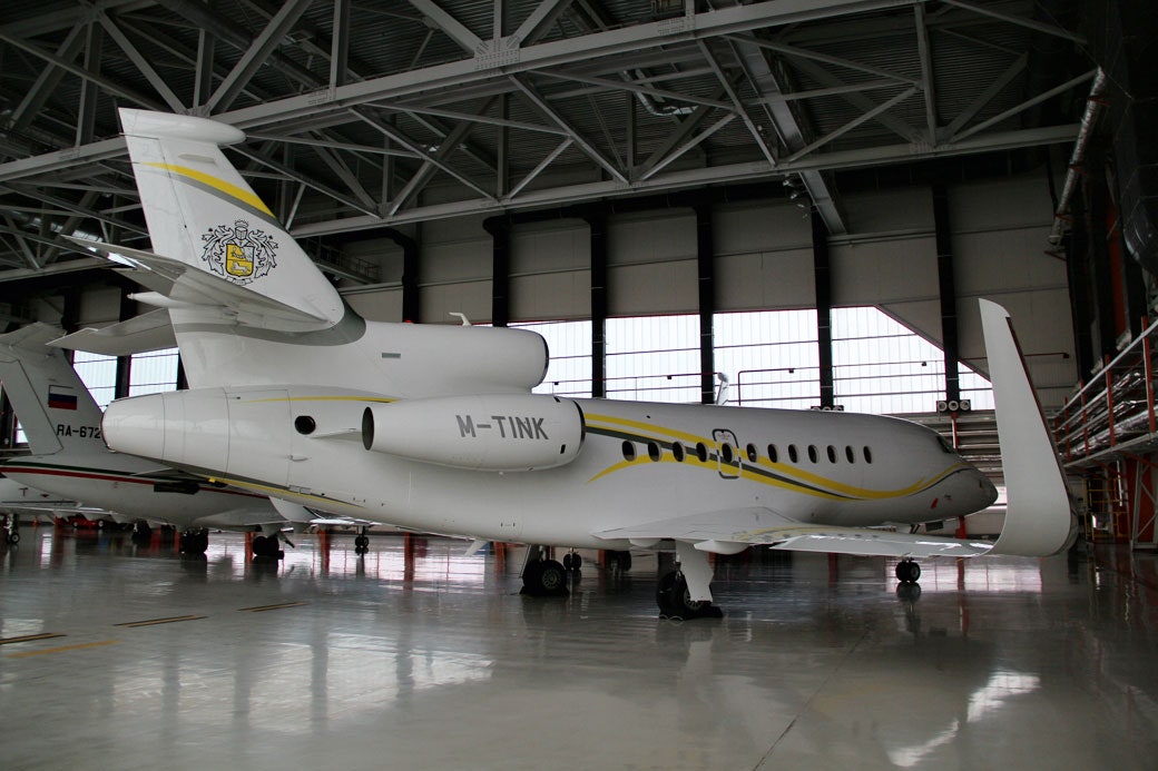 В феврале Олег Тиньков выставил на продажу свой Dassault Falcon 7X  не в целях экономии просто банкир не любит летать...