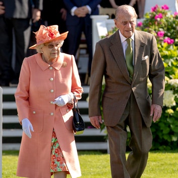 СМИ: королева Елизавета II и принц Филипп уехали из Букингемского дворца из-за распространения коронавируса