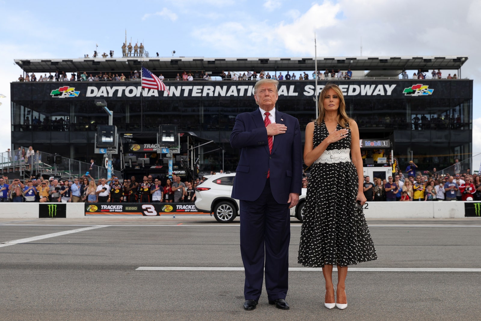 Дональд и Мелания Трамп на открытии гонок во Флориде
