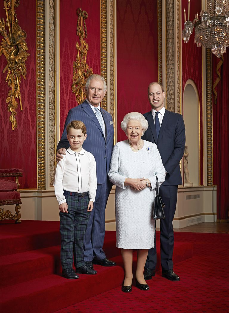 Королевская семья Великобритании опубликовала новый официальный портрет