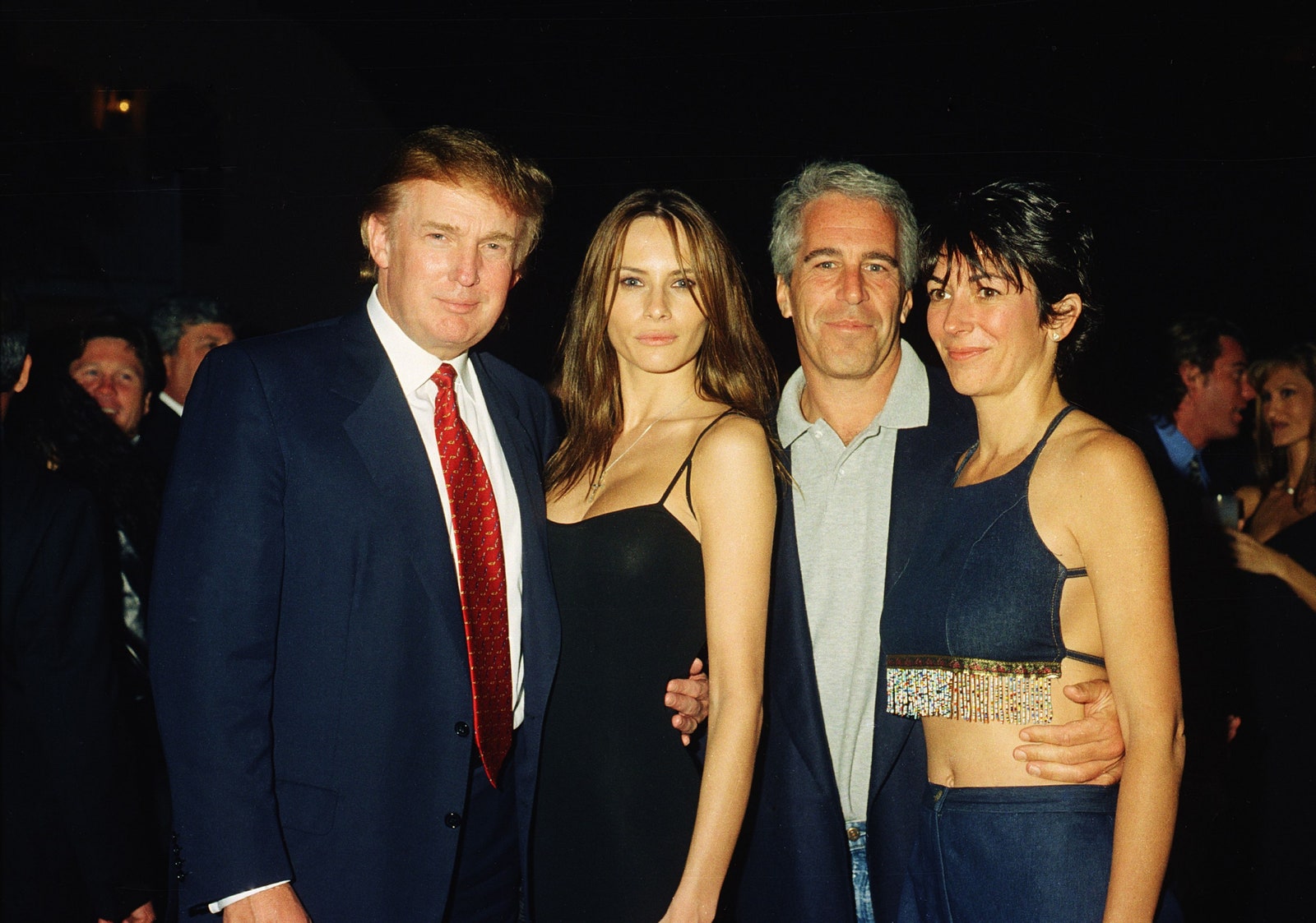 Дональд Трамп с женой Меланией Джеффри Эпштейн и британская светская дама Гислейн Максвелл. Флорида 2000 год.