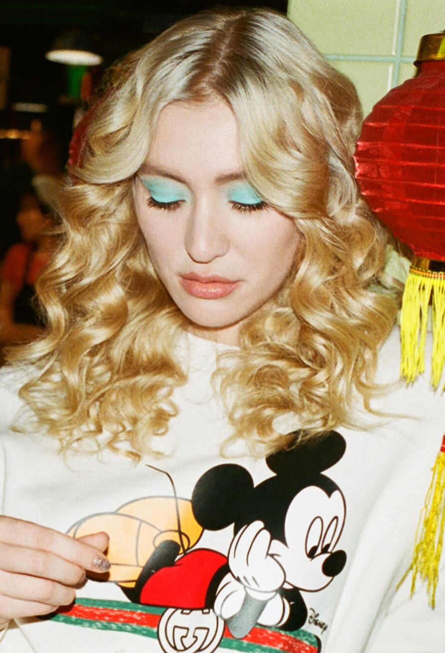 Мария Миногарова в свитшоте Disney X Gucci