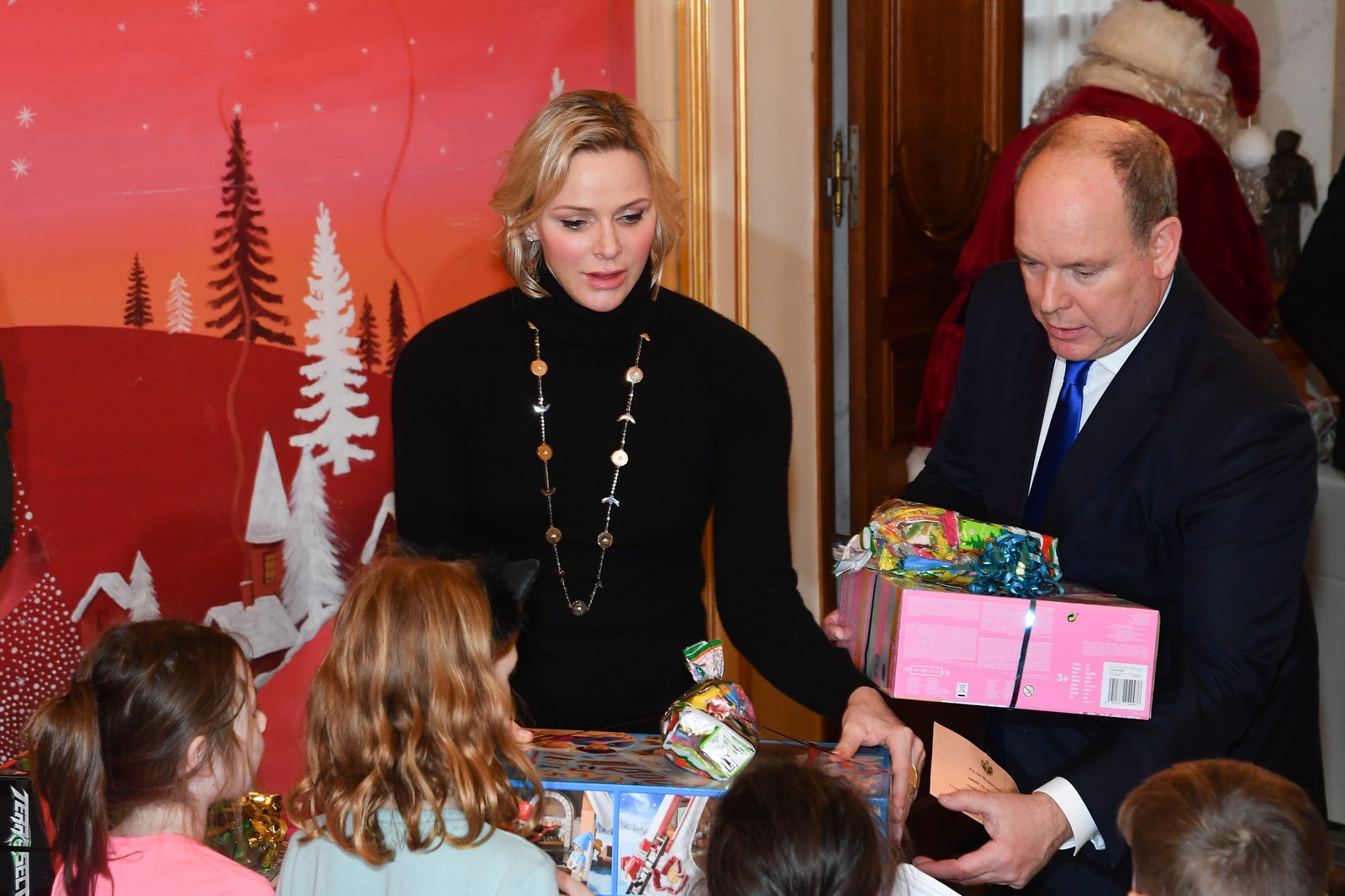 Князь Альбер и княгиня Шарлен поздравили детей с Рождеством