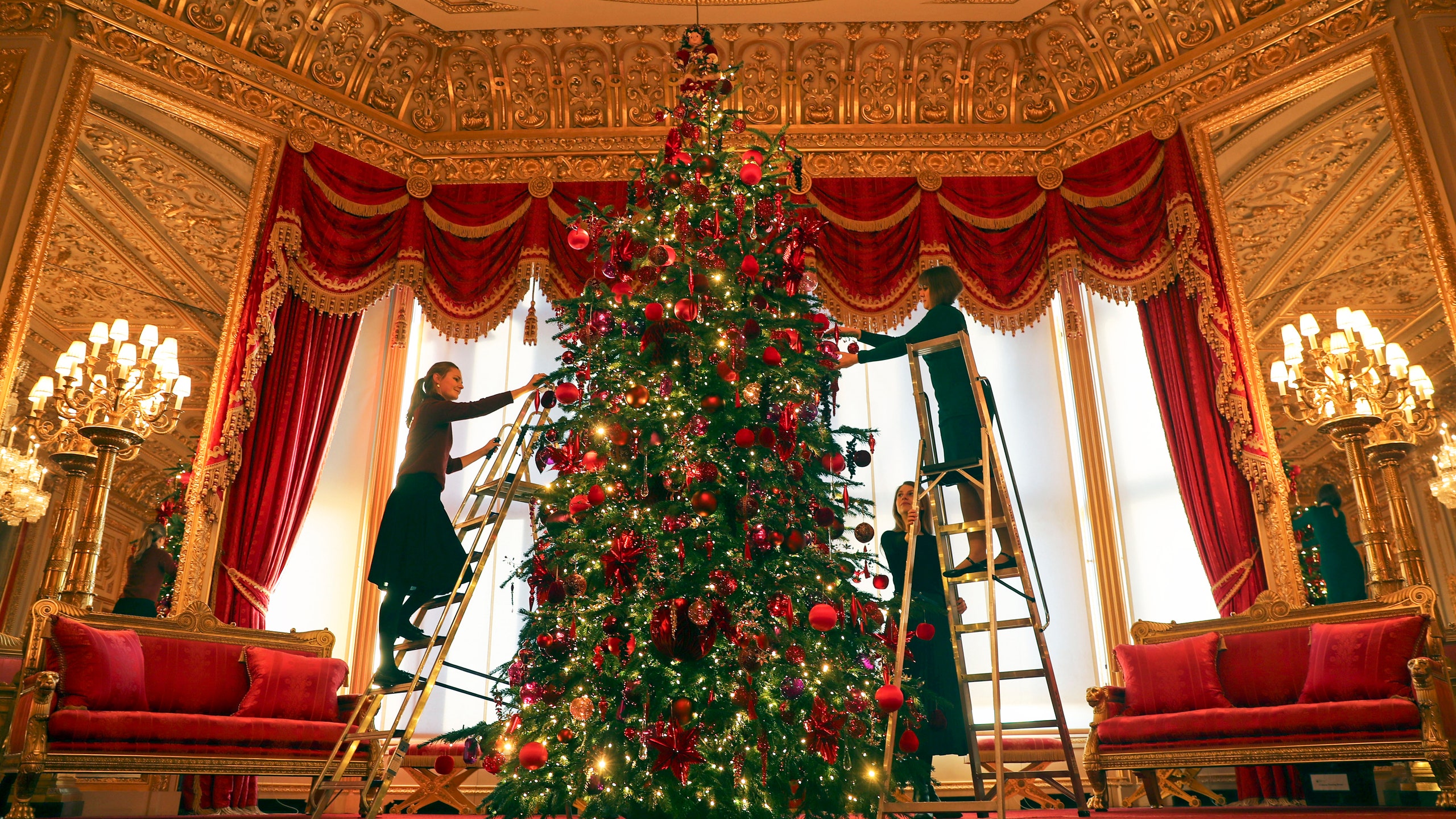Как украсили к Рождеству резиденцию Елизаветы II