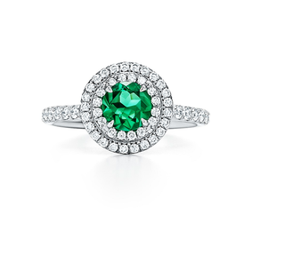 Платиновое кольцо сnbspизумрудом иnbspбриллиантами TiffanyCo.