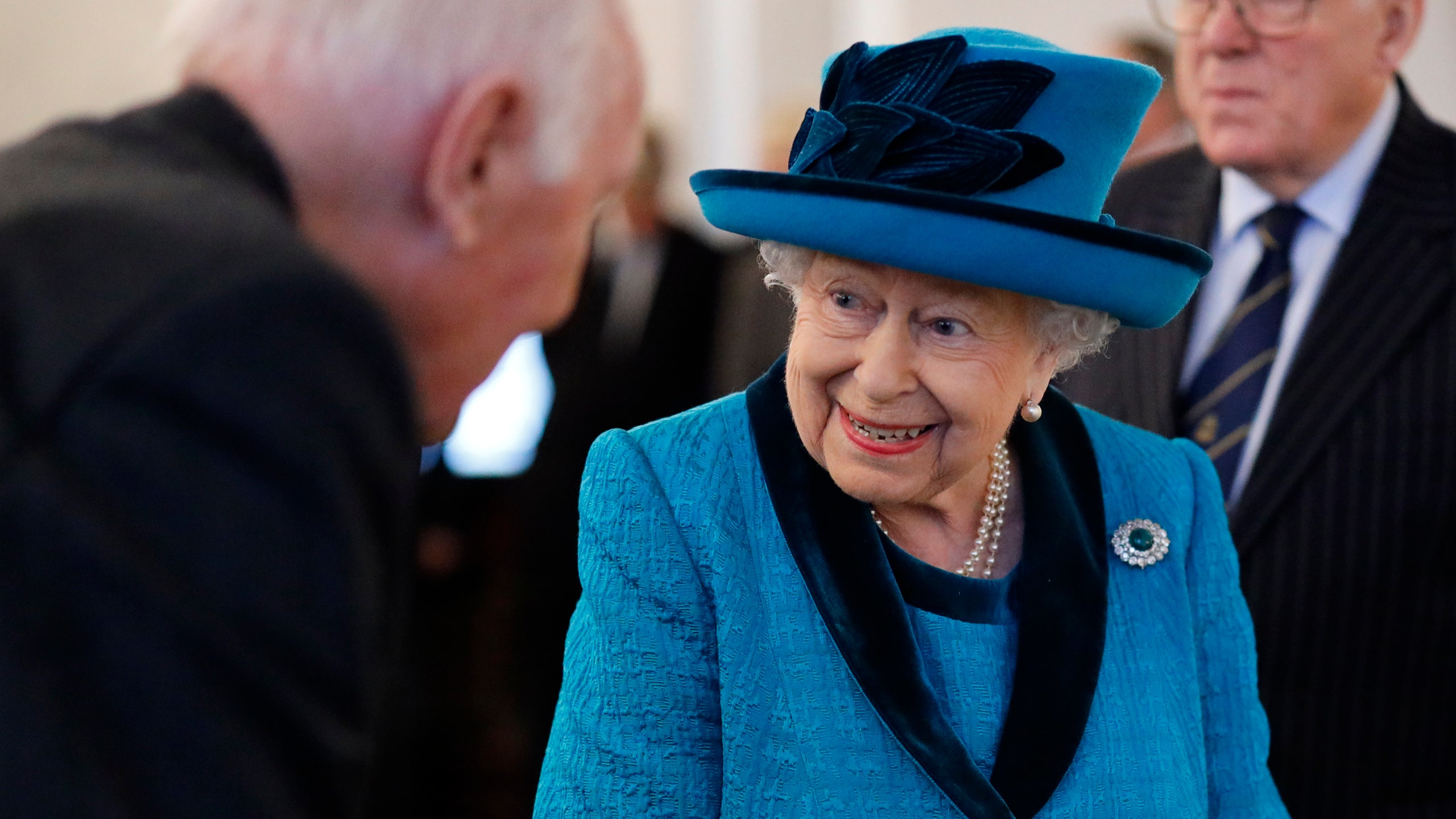 Букингемский дворец ищет себе главу по соцсетям королевской семьи