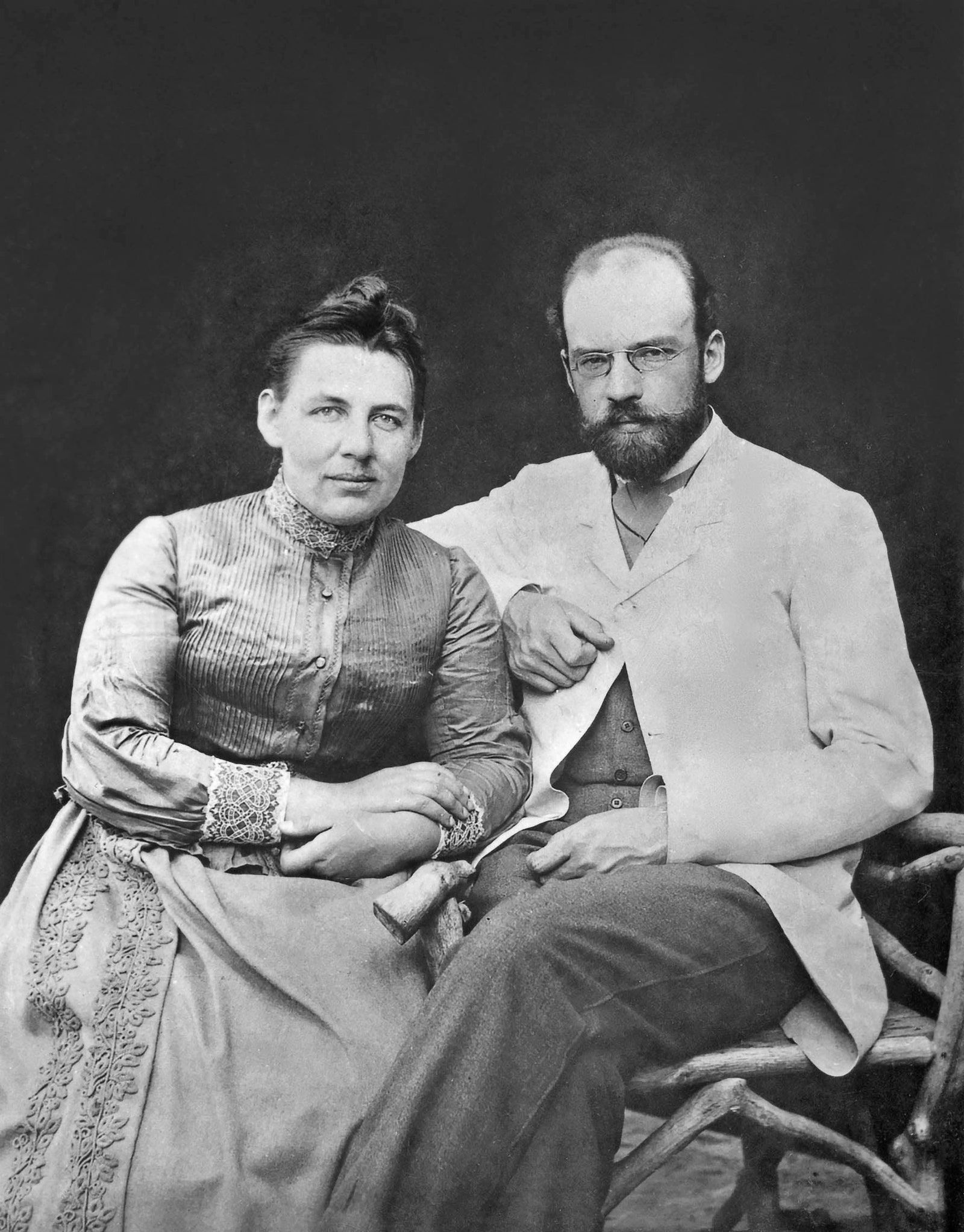 Молодые супруги Надежда Петровна и Илья Семенович Остроуховы. 1890е
