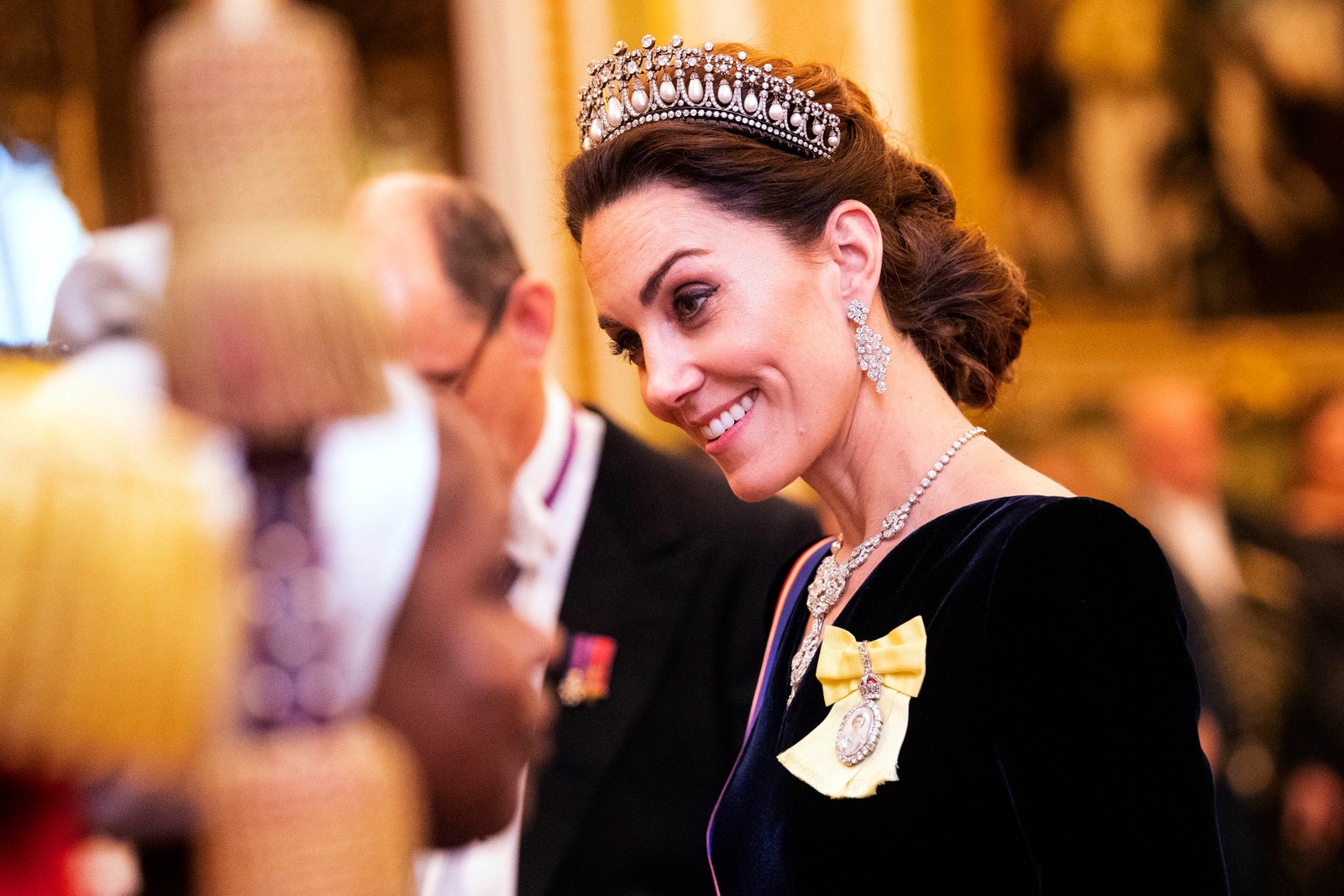 Кейт Миддлтон Елизавета II и другие представители королевской семьи на дипломатическом приеме в Букингемском дворце