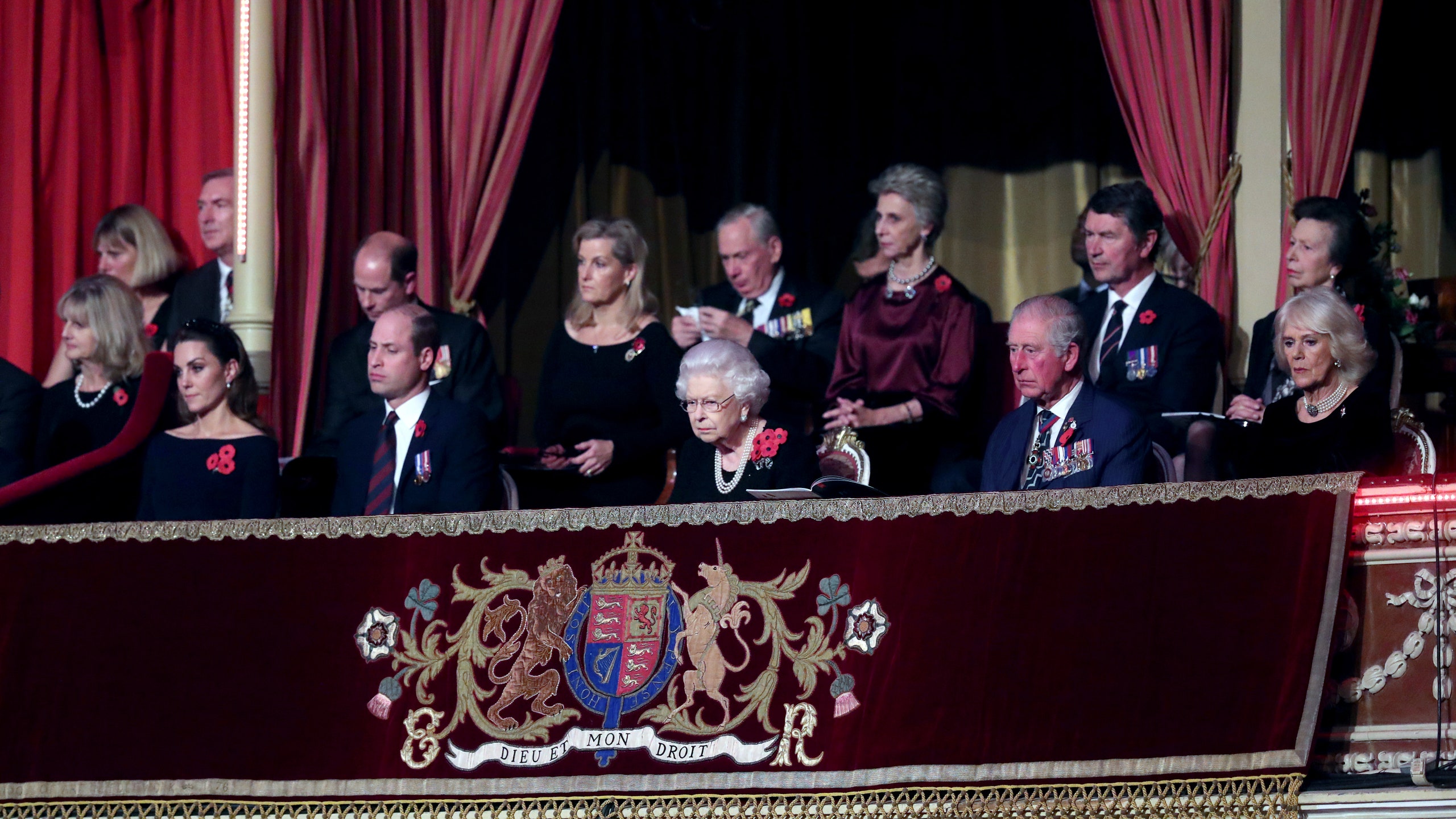 Королевская семья Великобритании на фестивале в честь Дня памяти павших