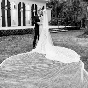 Хейли Бибер показала свадебное платье с надписью «Пока смерть не разлучит нас»