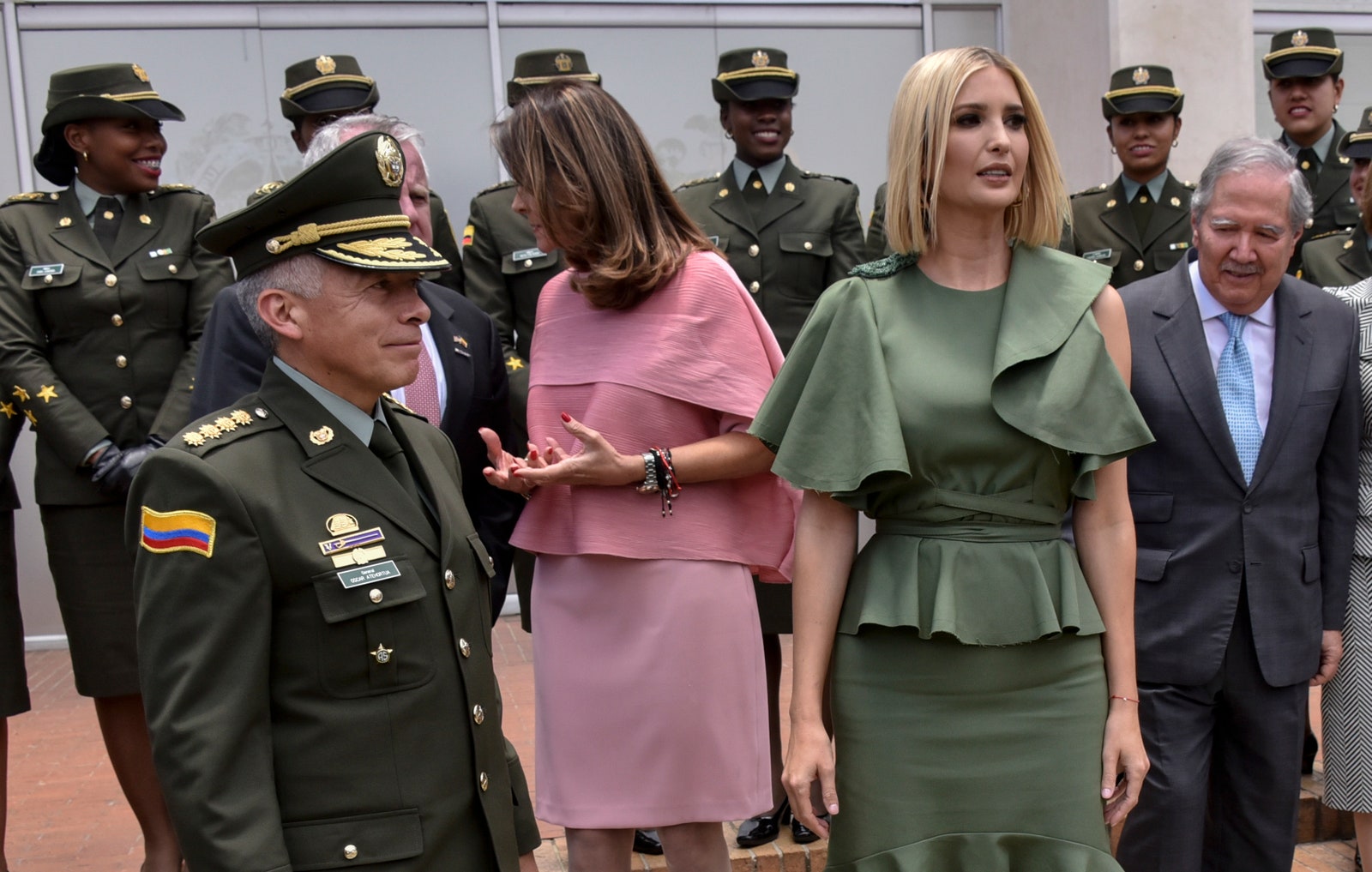Иванка Трамп пошла на модный риск надев платье от колумбийского дизайнера