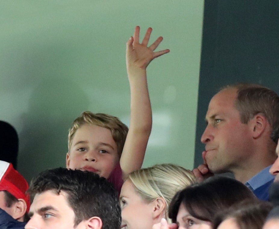 Принц Уильям и Кейт Миддлтон привели детей на футбол
