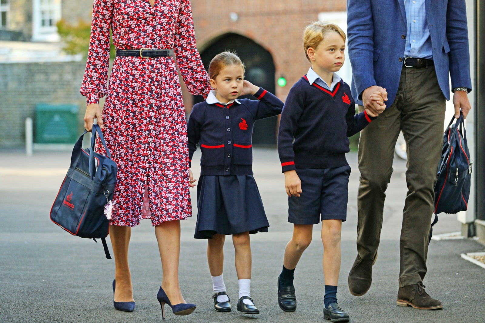 Кейт Миддлтон и принц Уильям отвели принца Джорджа и принцессу Шарлотту в школу