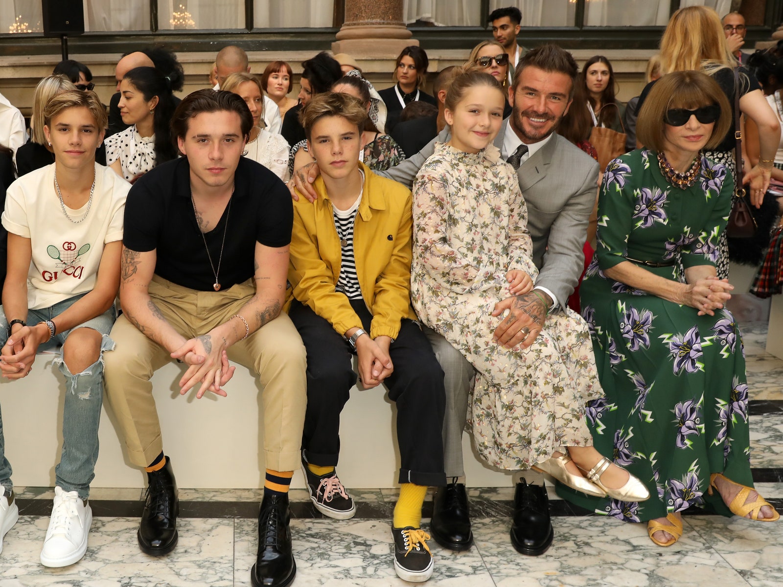 Дэвид Бекхэм с детьми и другие гости показа Victoria Beckham на Неделе моды в Лондоне