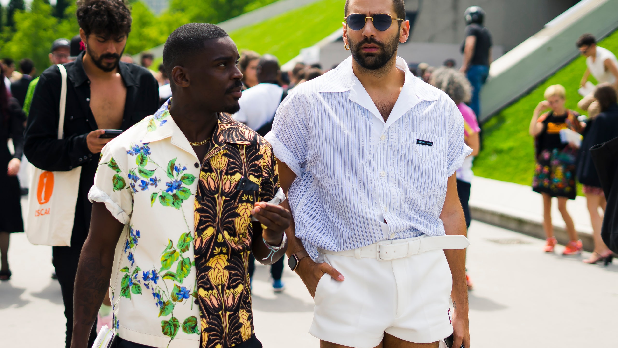 Что носят гости Недели мужской моды в Париже ультракороткие шорты и гавайские рубашки