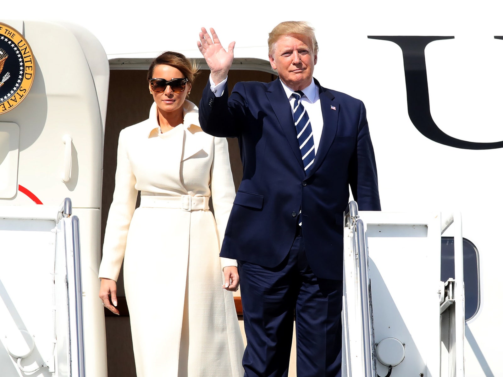 Дональд и Мелания Трамп прилетели в Ирландию