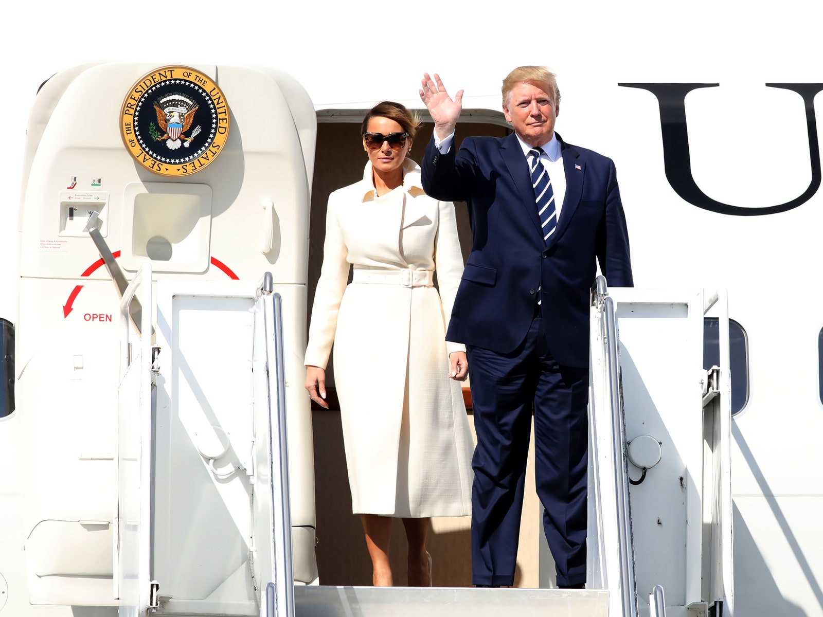 Дональд и Мелания Трамп прилетели в Ирландию