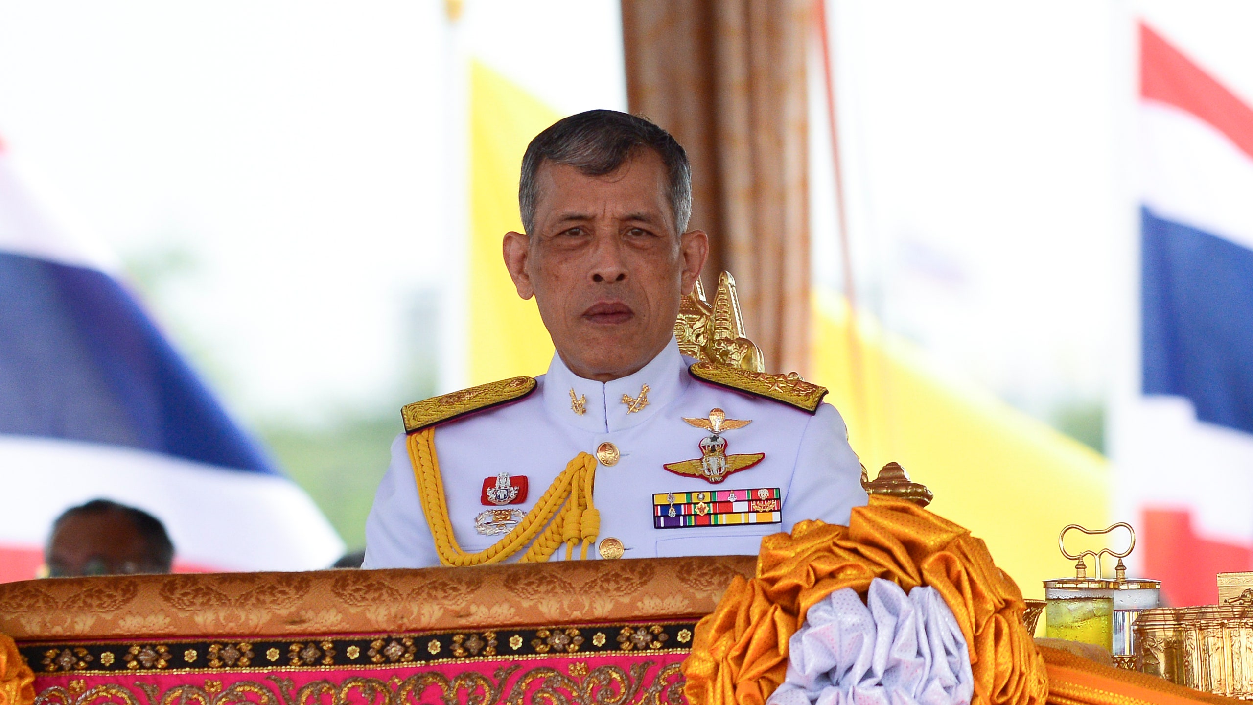 Король Таиланда взял себе вторую жену