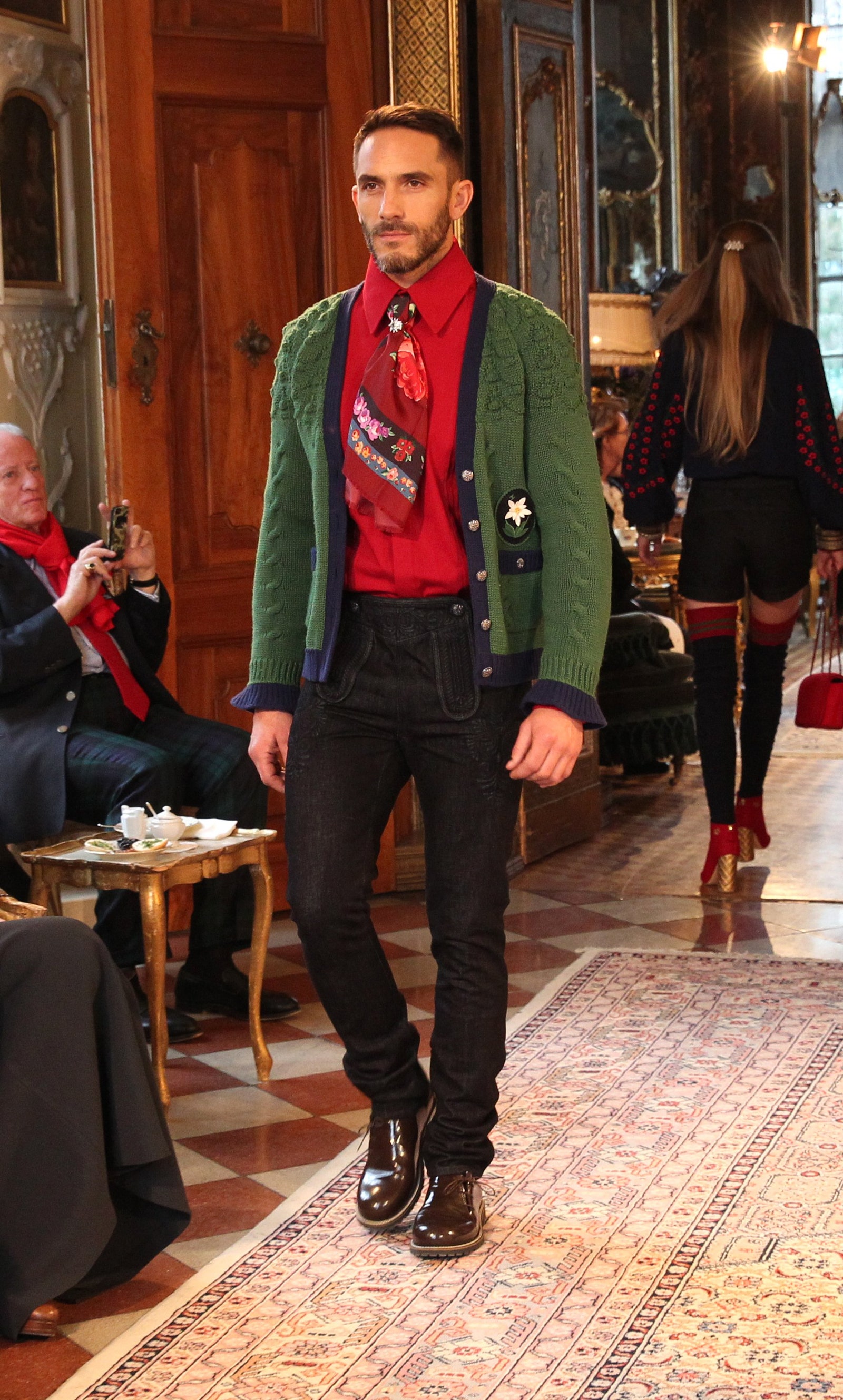 Телохранитель Карла Лагерфельда — амбассадор модель и дизайнер бренда Karl Lagerfeld. Что еще нужно о нем знать
