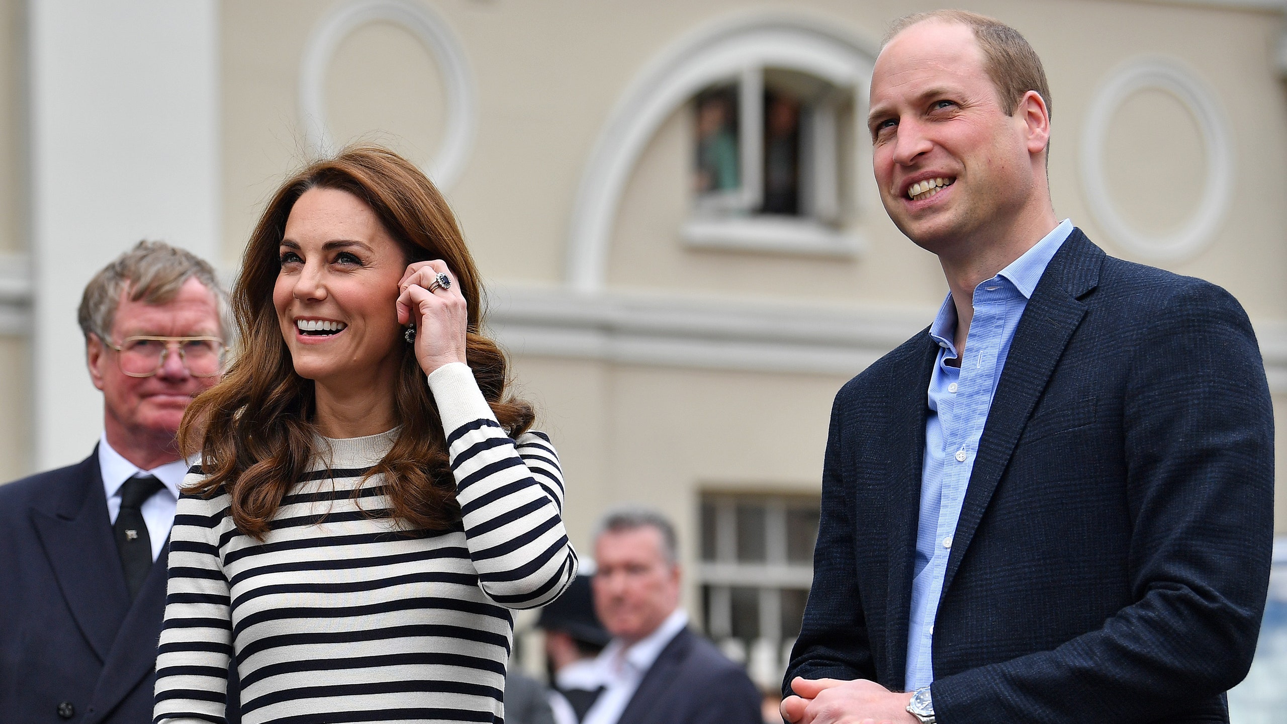 Принц Уильям и Кейт Миддлтон поздравили принца Гарри и Меган Маркл с рождением первенца