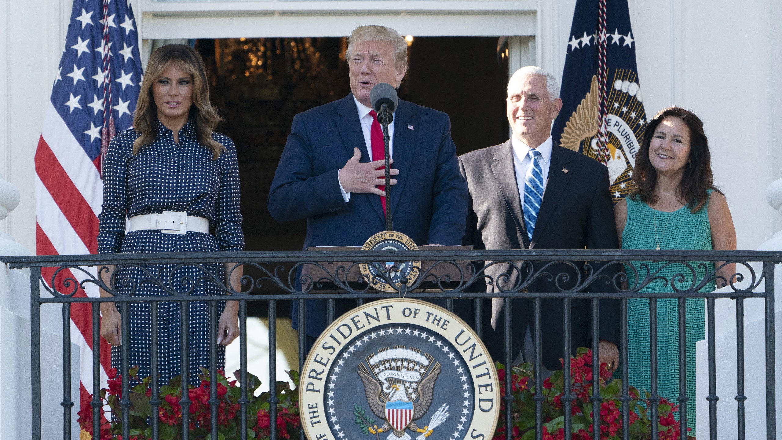 Дональд и Мелания Трамп выступили на ежегодном пикнике для членов Конгресса