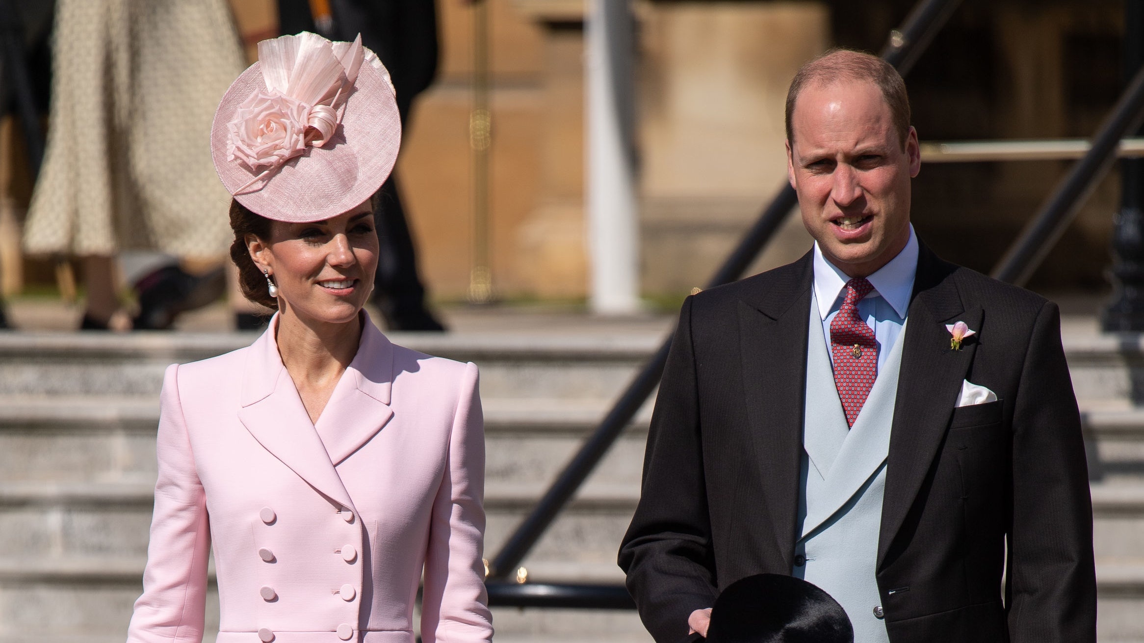 Кейт Миддлтон и принц Уильям на садовой вечеринке Елизаветы II