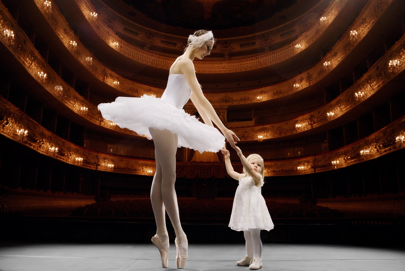 Владимир и Ида Кехман сняли своих детей в рекламной кампании Михайловского театра
