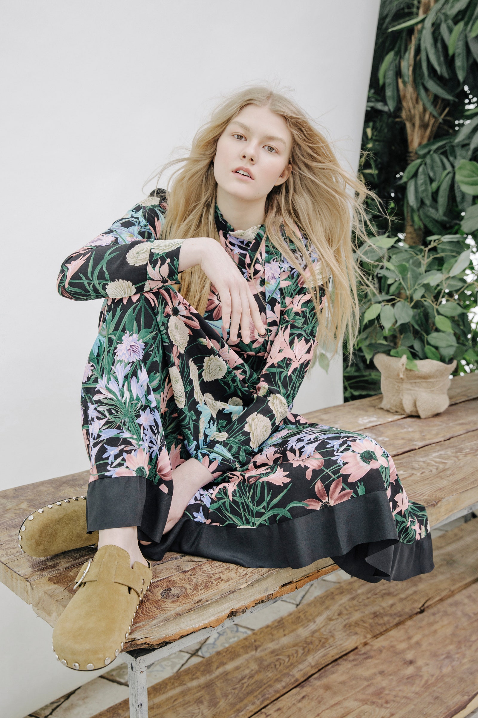 платье REDValentino сабо Isabel Marant  все tsum.ru