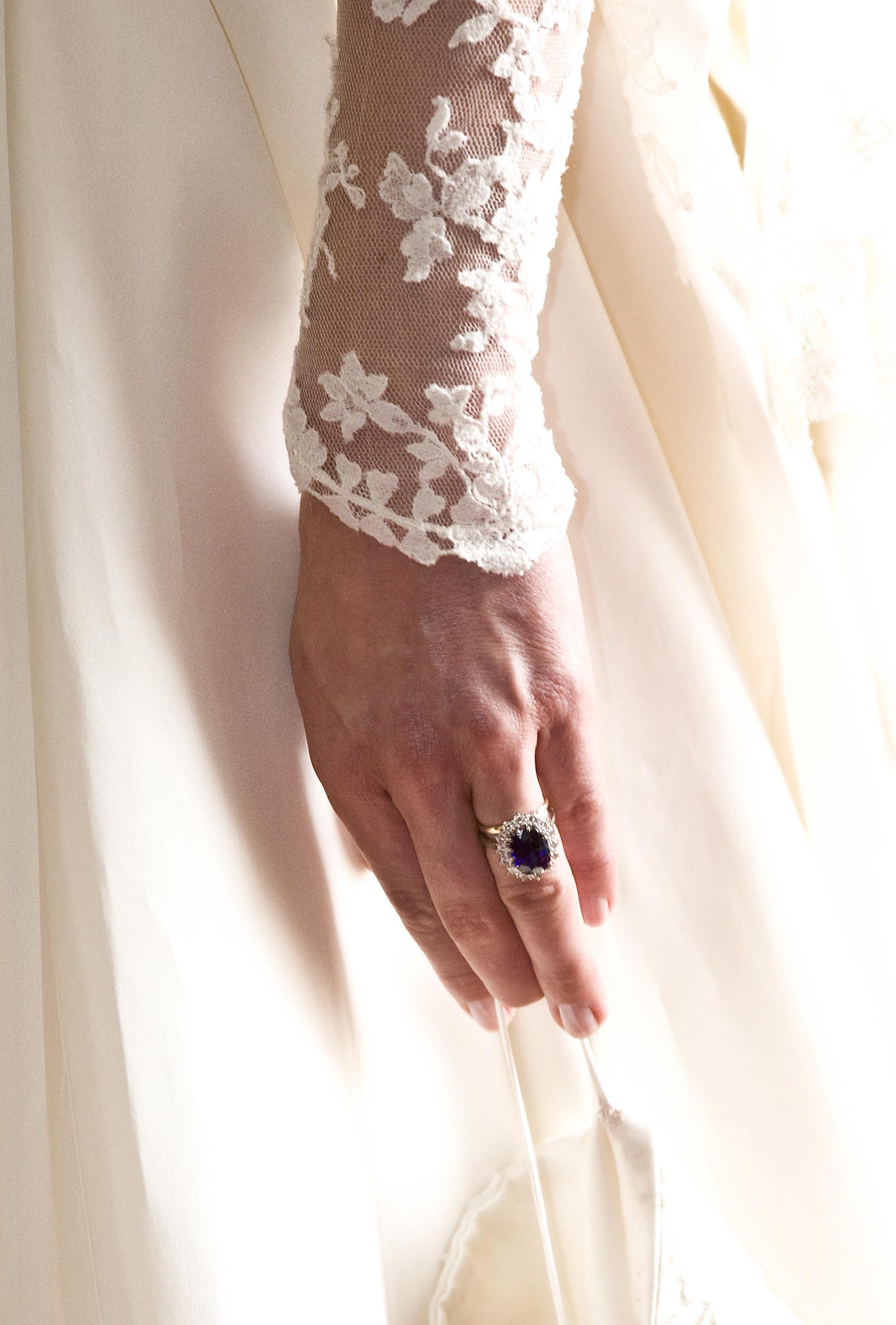 Обручальное и помолвочное кольцо Кейт Миддлтон 2011