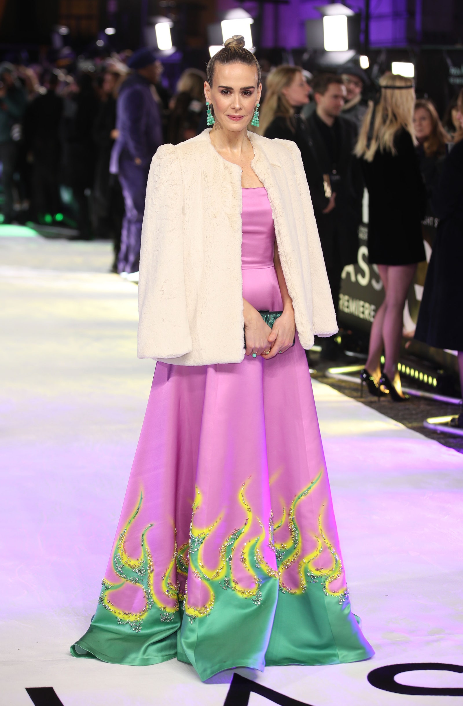 Сара Полсон в Prada на премьере «Стекла» в Лондоне 2019