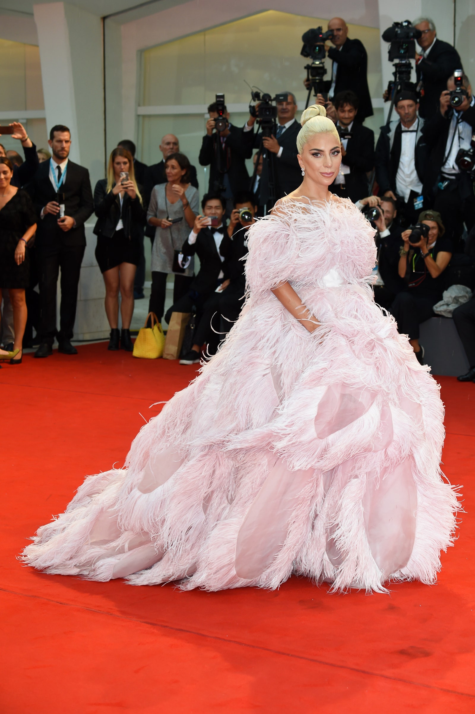 Леди Гага в Valentino Couture на Венецианском кинофестивале 2018